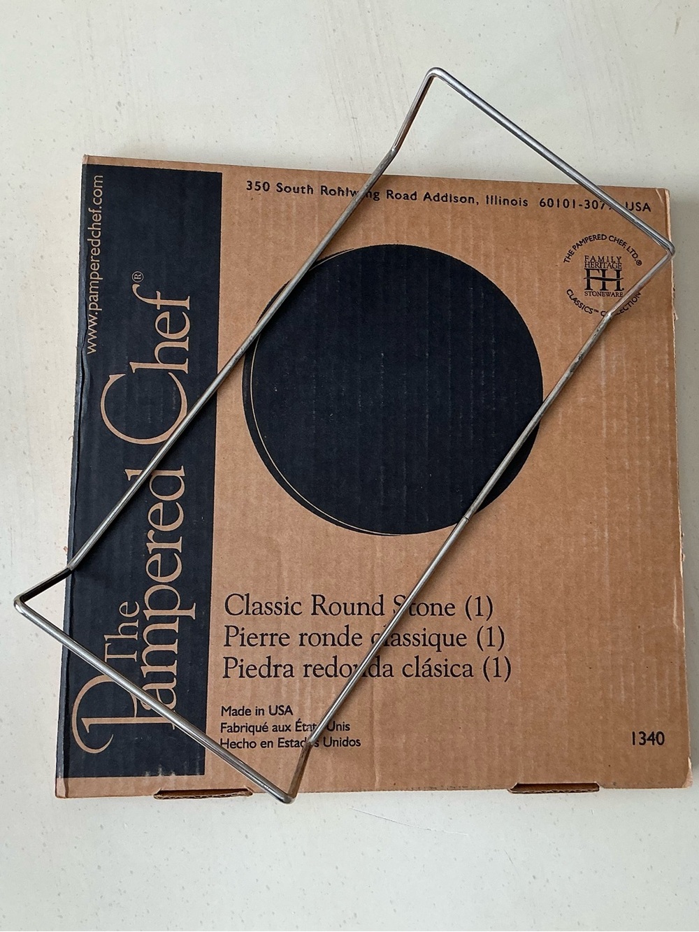 NIB Pampered Chef Classic Round Stone